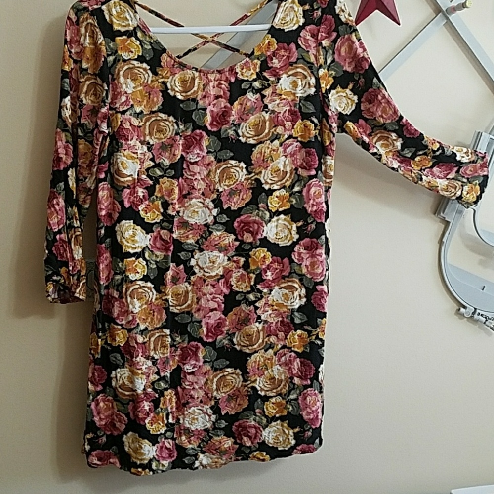 Open-back Floral Shift Dress